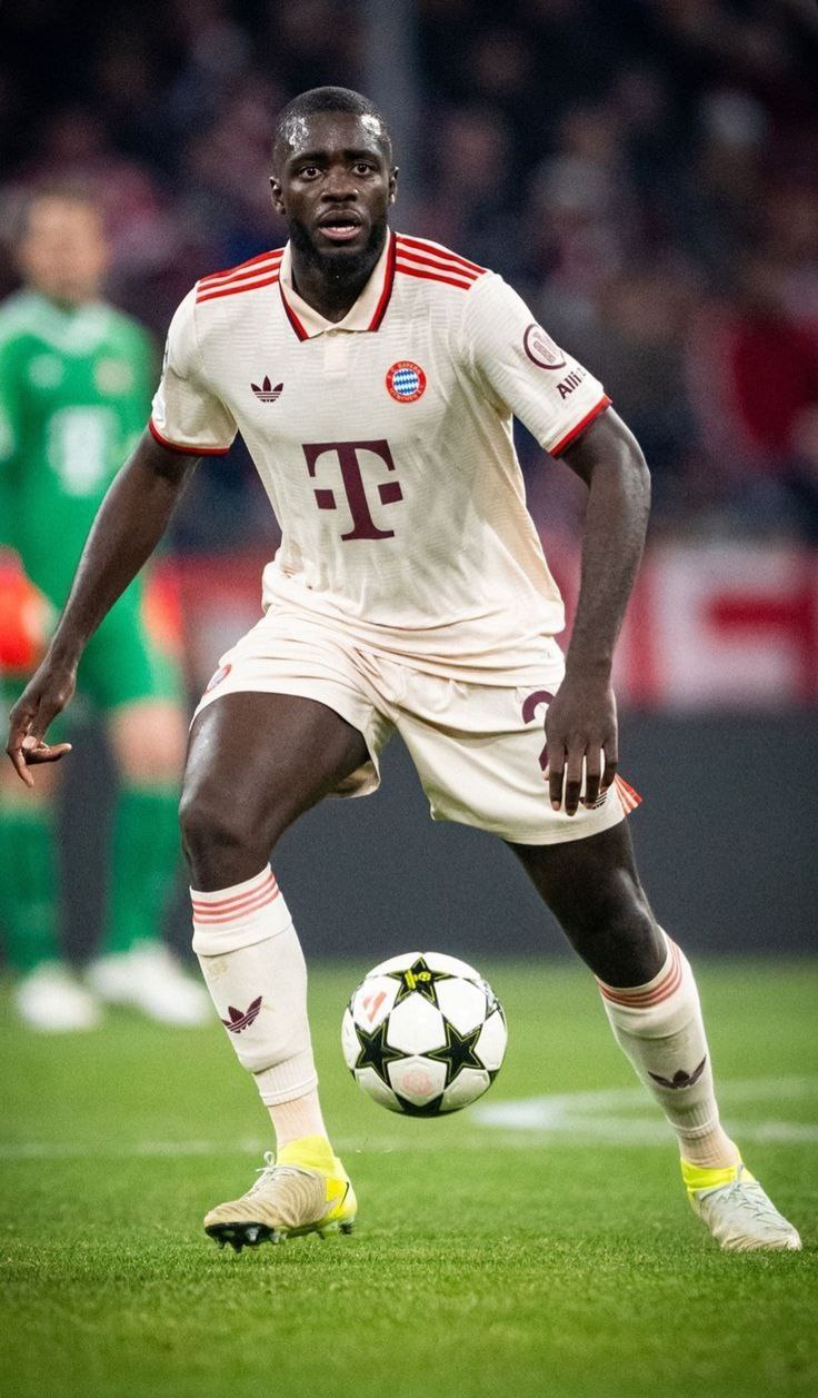 wallpaper 4k dayot upamecano