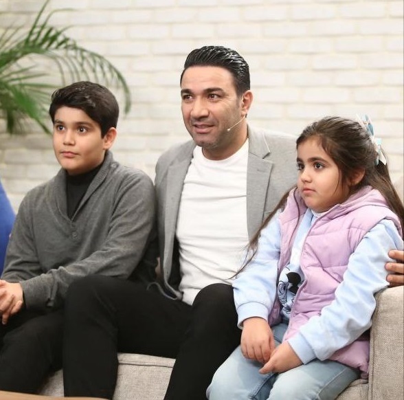 عکس جواد نکونام و فرزندانش