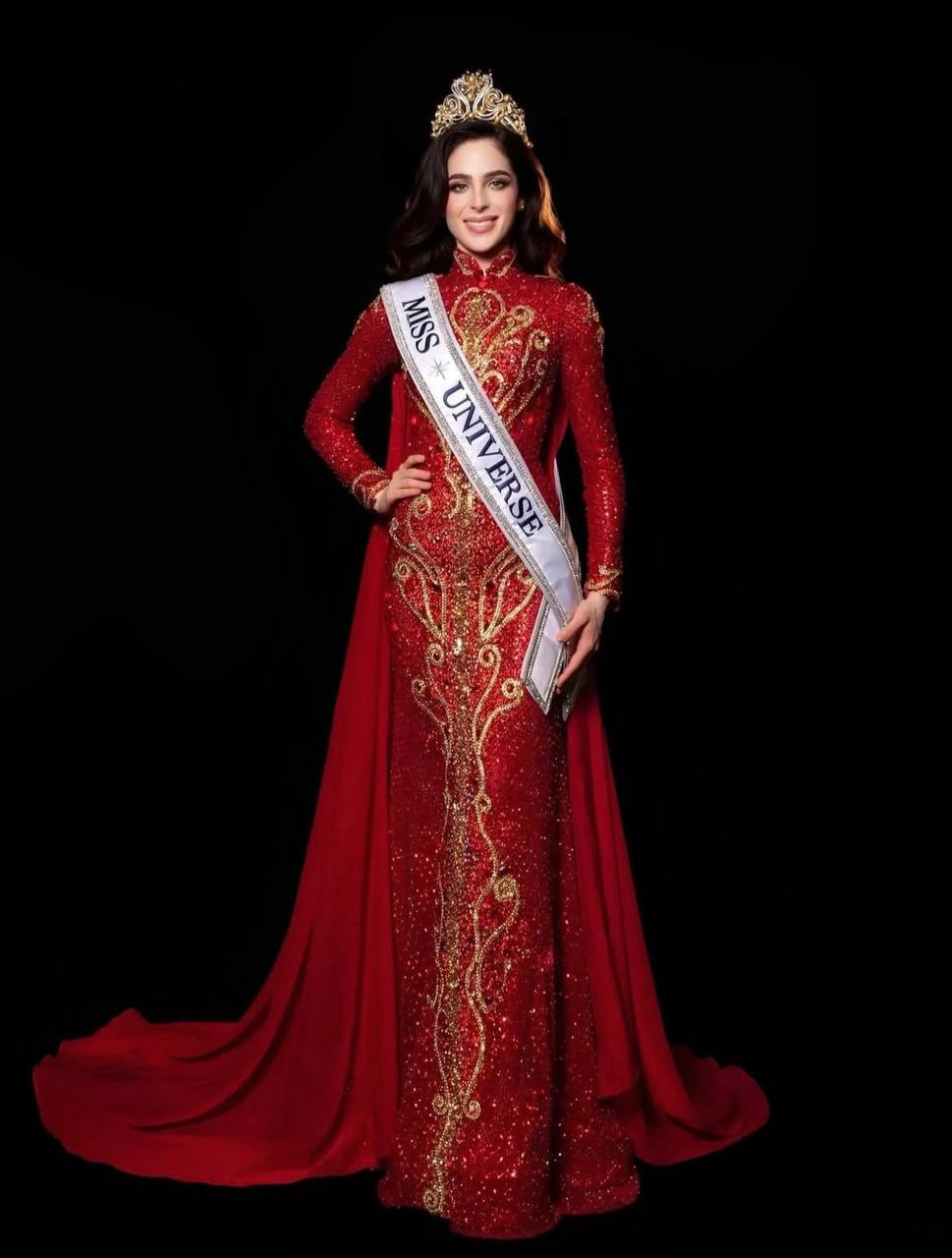 لباس تاجگذاری فاطیما بوش لباس تاجگذاری فاطیما بوش