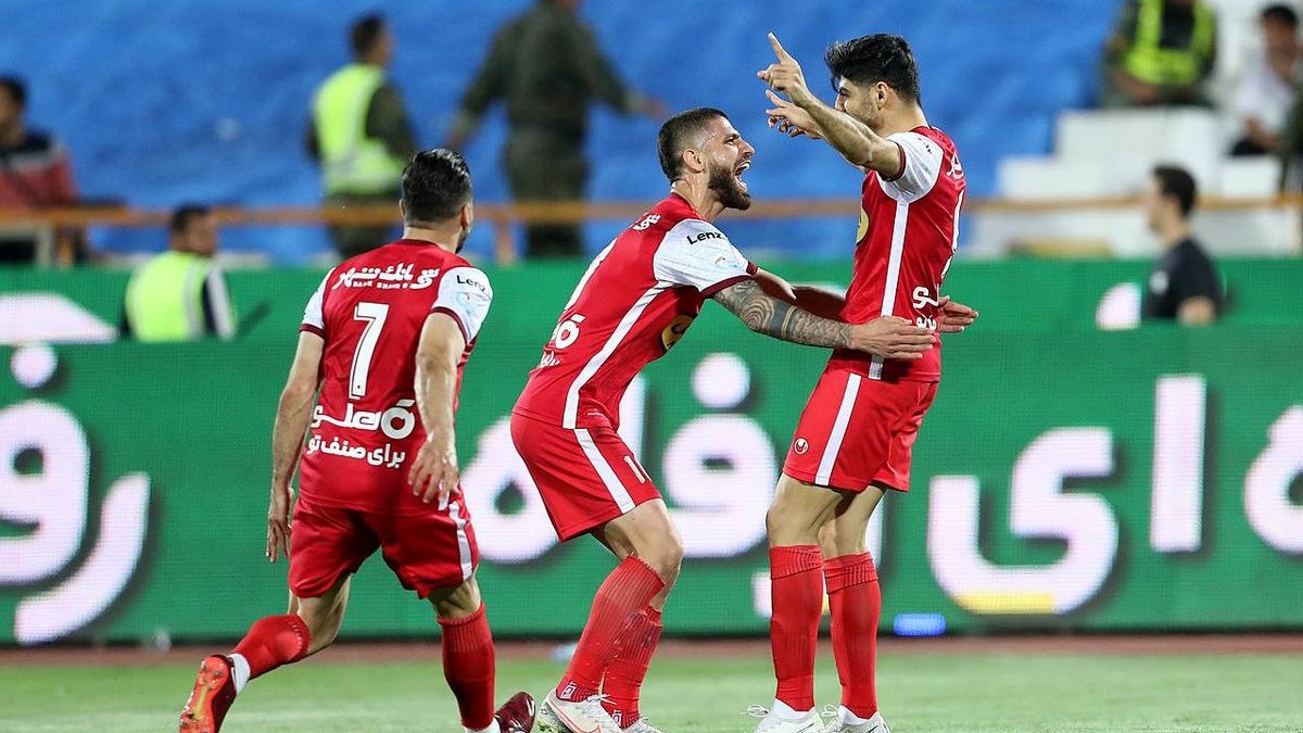 اتفاقات نیمه اول دربی ۱۰۶ اتفاقات نیمه اول دربی ۱۰۶